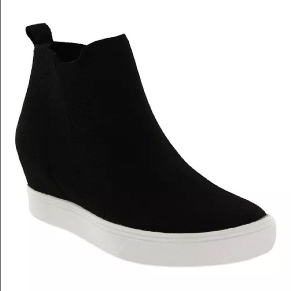 EUC MIA Women's Khloey Wedge Sneaker Size 8.5